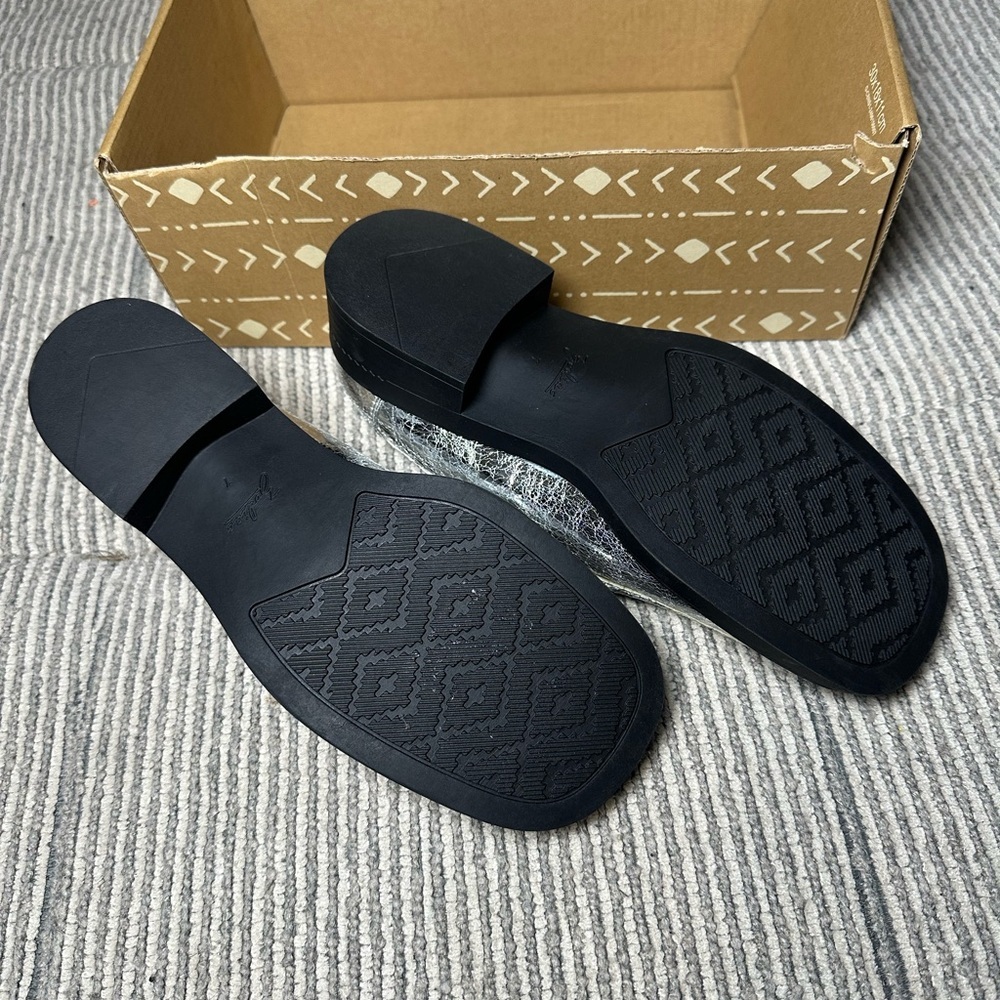 Zodiac Silver Metallic Loafers with Chunky Platform size 7 ❤️‍🔥 - Picture 4 of 5